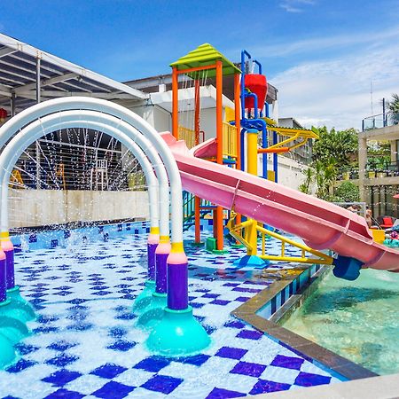 Furamaxclusive Ocean Beach Seminyak Bali Legian Eksteriør billede Water park
