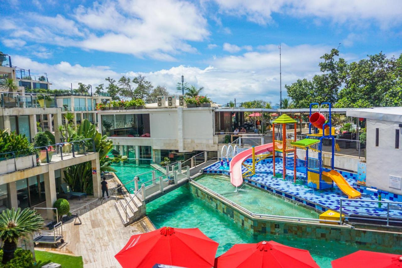 Furamaxclusive Ocean Beach Seminyak Bali Legian Eksteriør billede Water Park