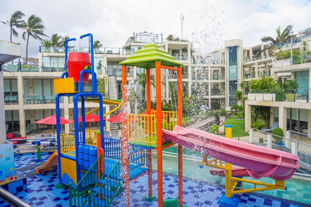 Furamaxclusive Ocean Beach Seminyak Bali Legian Eksteriør billede Water park at the hotel