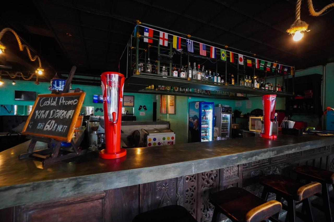 Furamaxclusive Ocean Beach Seminyak Bali Legian Eksteriør billede A bar in Phnom Penh
