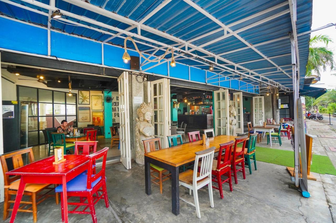 Furamaxclusive Ocean Beach Seminyak Bali Legian Eksteriør billede The interior of a restaurant in Bali, Indonesia
