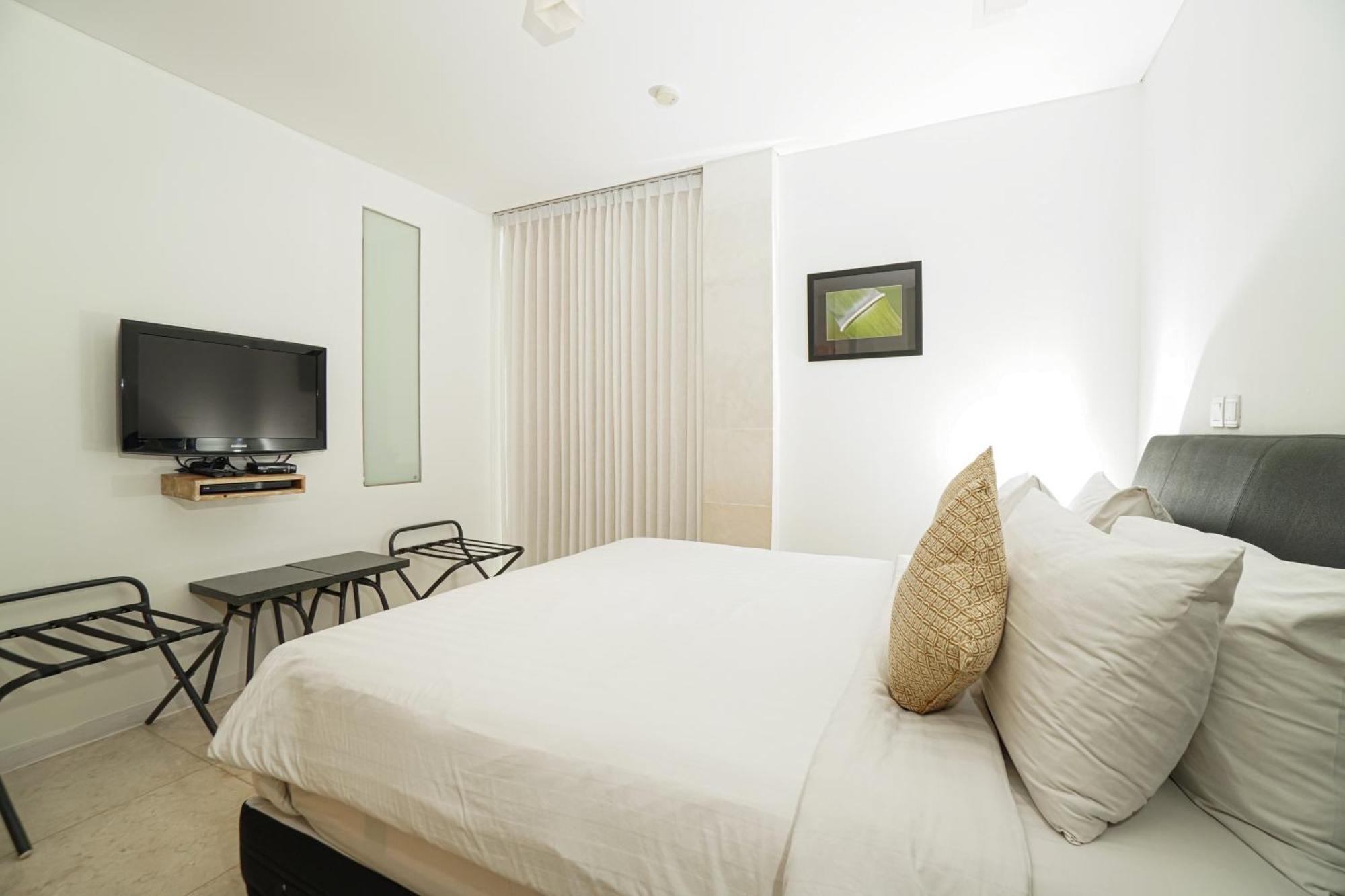 Furamaxclusive Ocean Beach Seminyak Bali Legian Eksteriør billede A bedroom at the hotel
