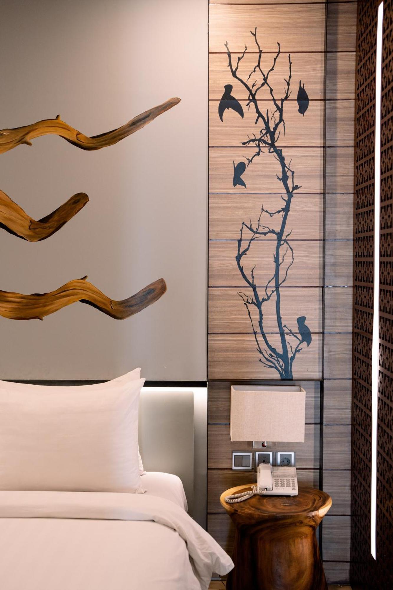 Furamaxclusive Ocean Beach Seminyak Bali Legian Eksteriør billede A room divider
