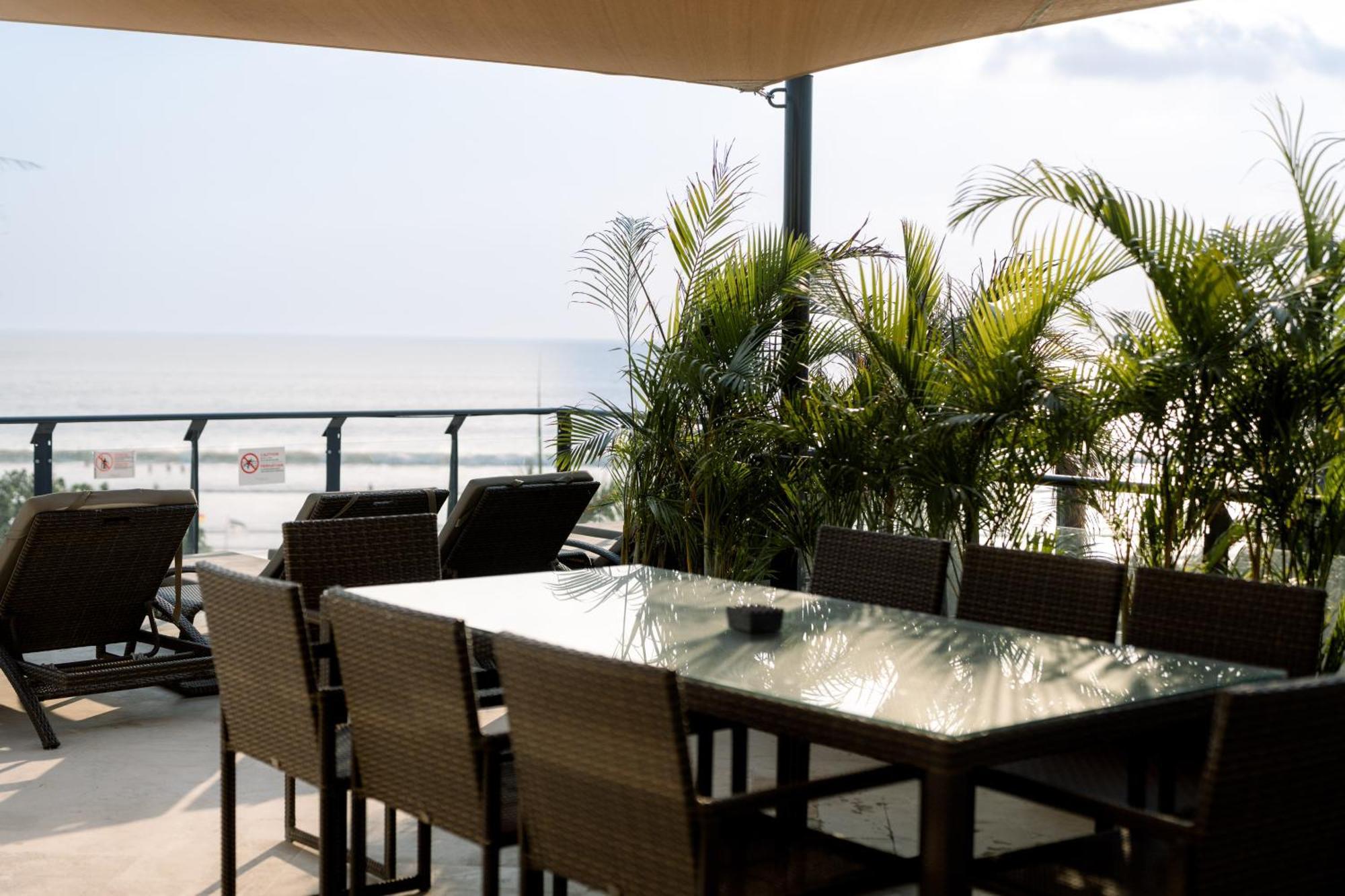 Furamaxclusive Ocean Beach Seminyak Bali Legian Eksteriør billede The Sky Bar