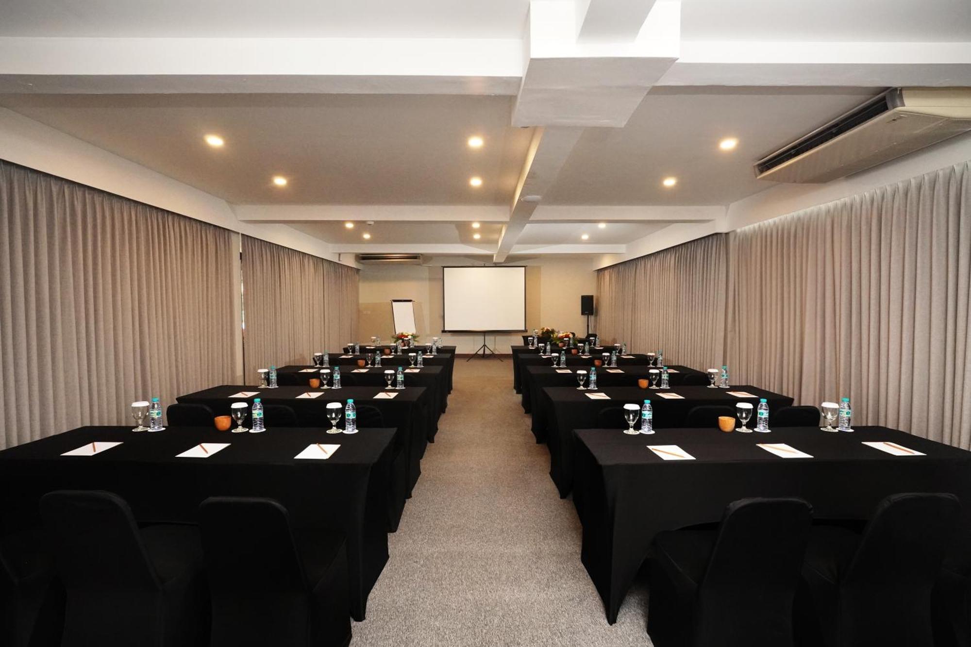 Furamaxclusive Ocean Beach Seminyak Bali Legian Eksteriør billede Meeting room