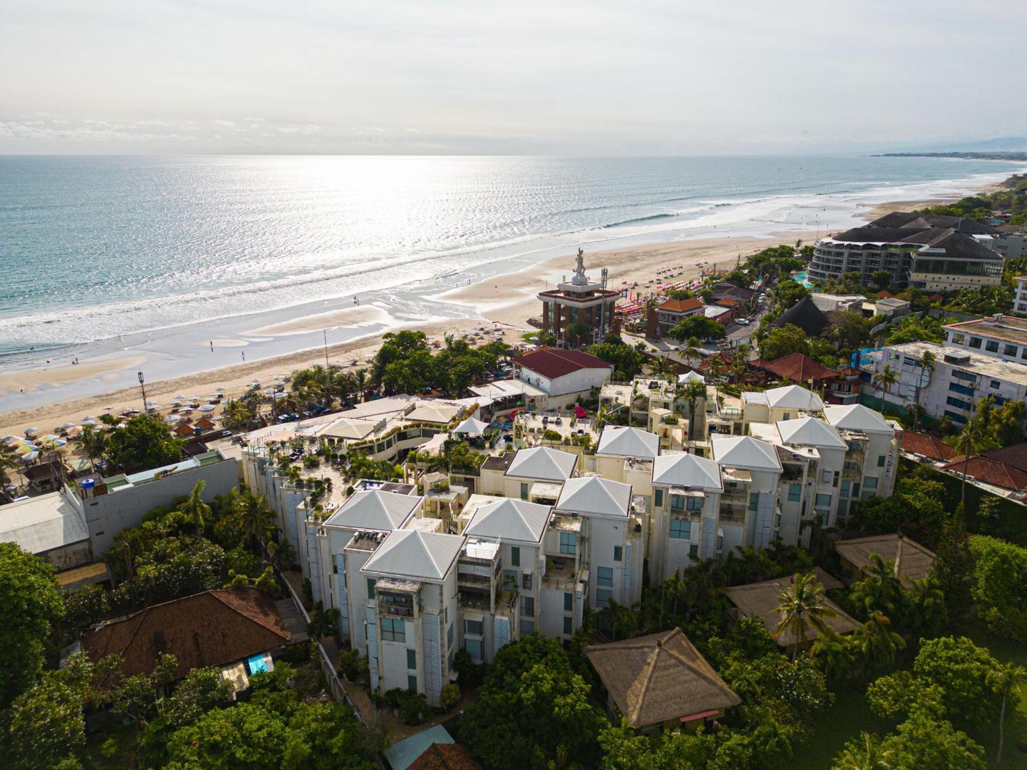Furamaxclusive Ocean Beach Seminyak Bali Legian Eksteriør billede Aerial view of the beach at Port Elizabeth