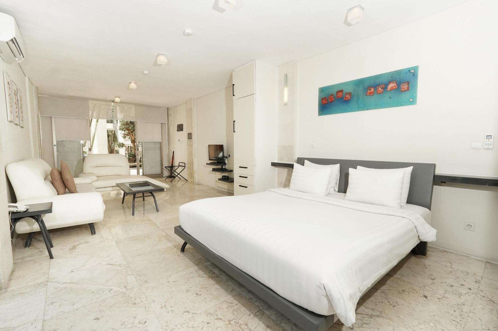 Furamaxclusive Ocean Beach Seminyak Bali Legian Værelse billede A typical studio apartment