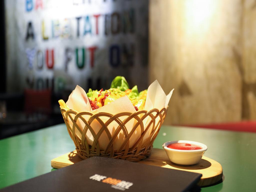 Furamaxclusive Ocean Beach Seminyak Bali Legian Eksteriør billede A salad at the restaurant