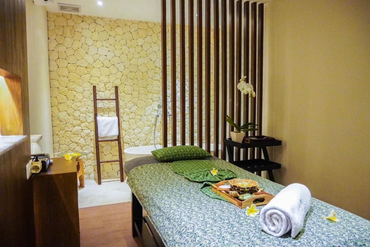 Furamaxclusive Ocean Beach Seminyak Bali Legian Eksteriør billede A spa treatment room